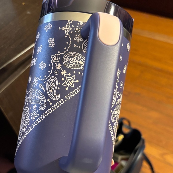 Stanley Bandana Blue Quencher Tumbler - Picture 4 of 5